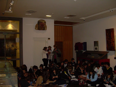 Visita de los alumnos del Instituto «El Pinar de la Rubia» (Valladolid) y taller de escritura cuneiforme en el IBO (León, 30-III-2011)